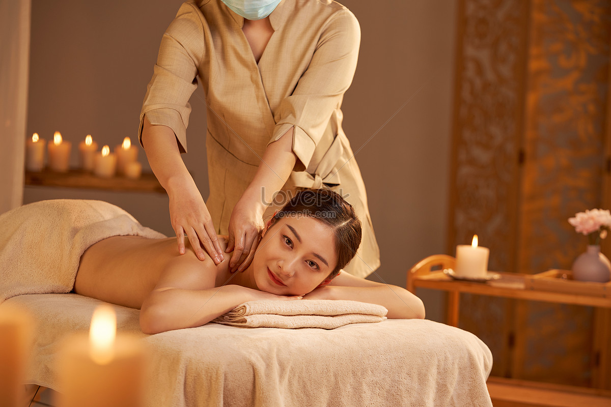 lovepik-female-spa-technician-shoulder-massage-picture_501703714.jpg